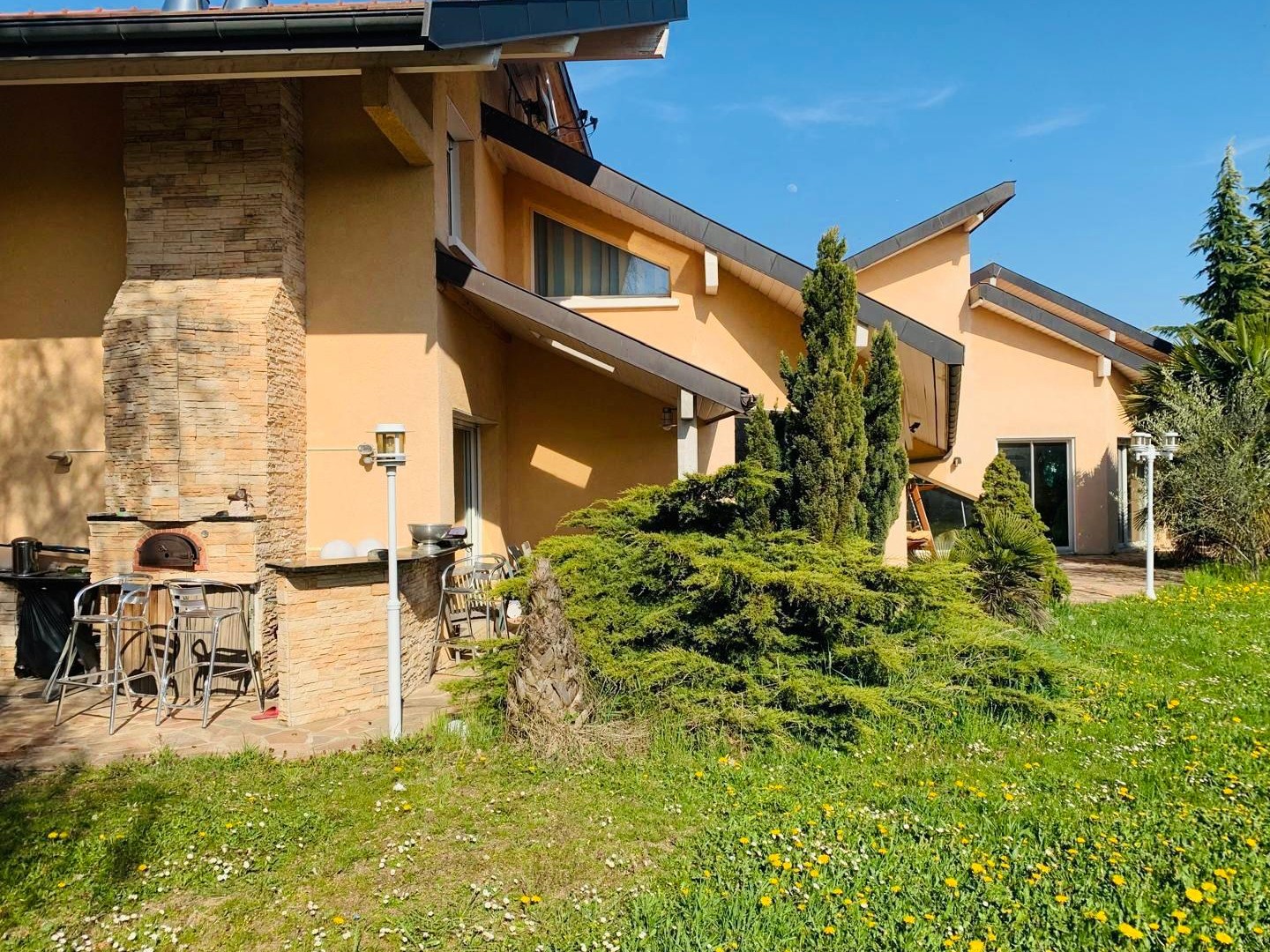 Villa d’Exception aux Portes de la Suisse – 20 Pièces, 385 m² –