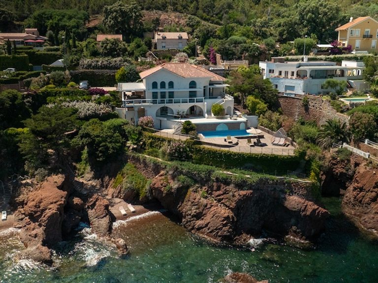 Maison à vendre - 420m2 - Saint-Raphaël (83700)