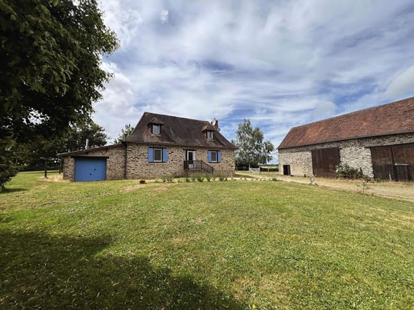 Maison à vendre - 8 pièces - 115m2 - Jumilhac-Le-Grand (24630)