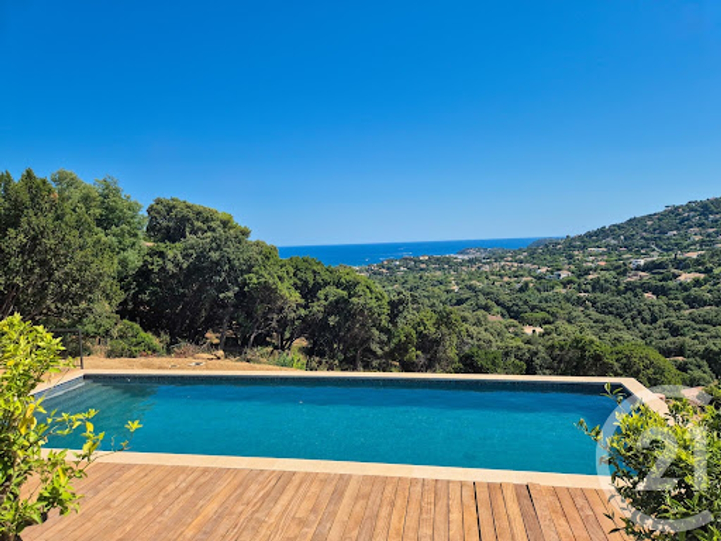 Maison à vendre - 6 pièces - 210m2 - Cavalaire-Sur-Mer (83240)
