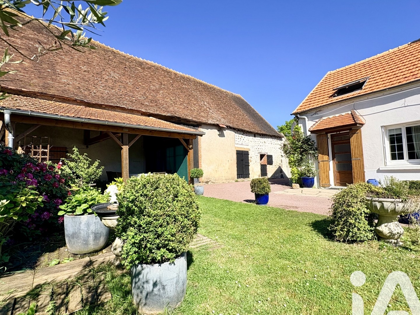 Maison à vendre - 7 pièces - 199m2 - Verneix (03190)