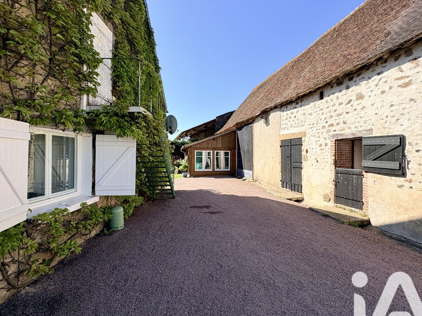 Maison à vendre - 7 pièces - 199m2 - Verneix (03190)