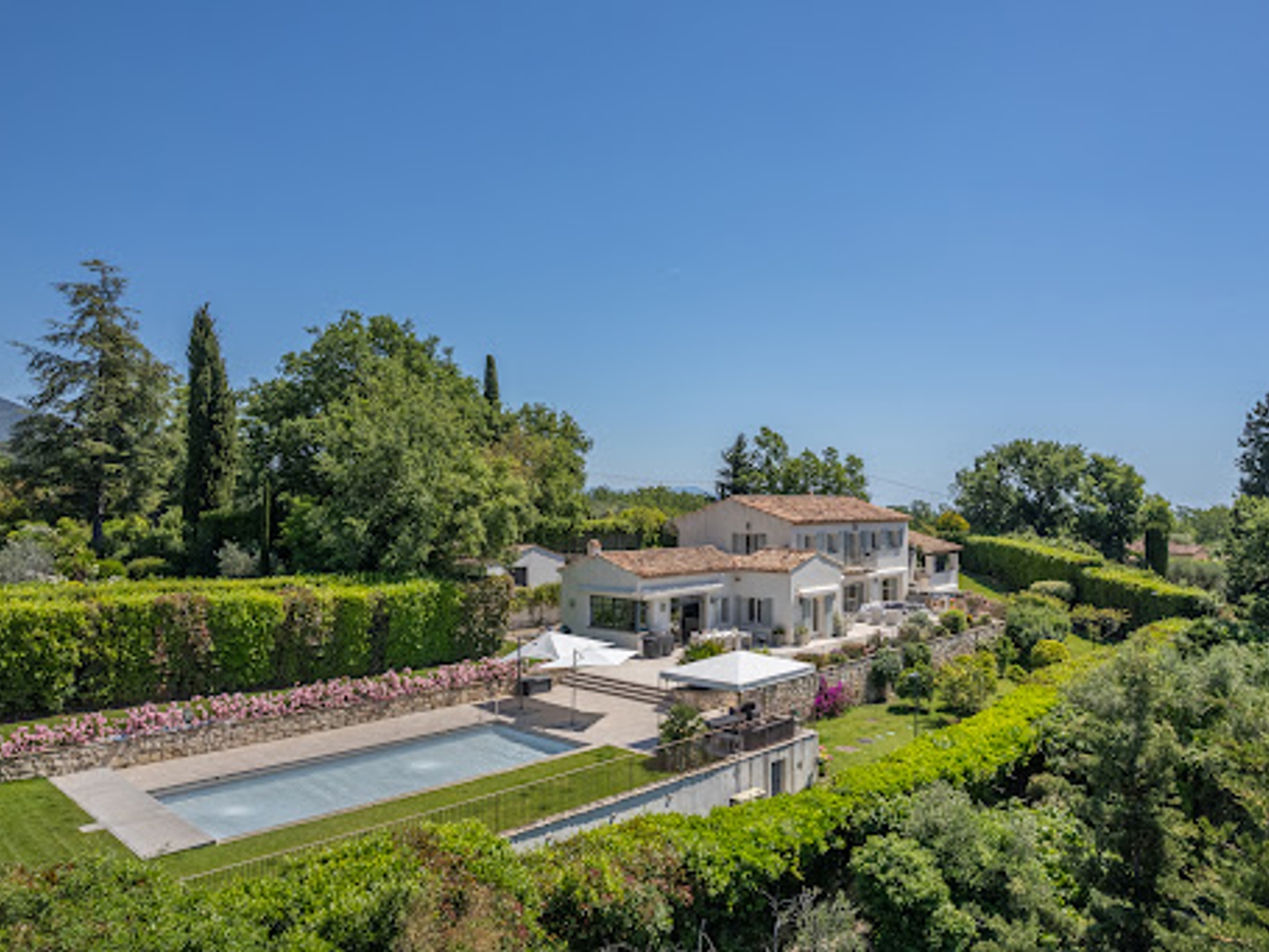 Villa 7 pièces 370 m²
