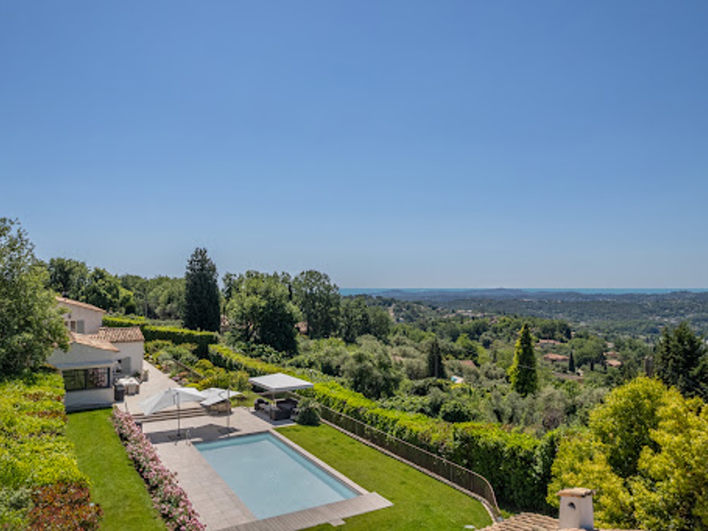 Maison à vendre - 7 pièces - 370m2 - Châteauneuf-Grasse (06740)