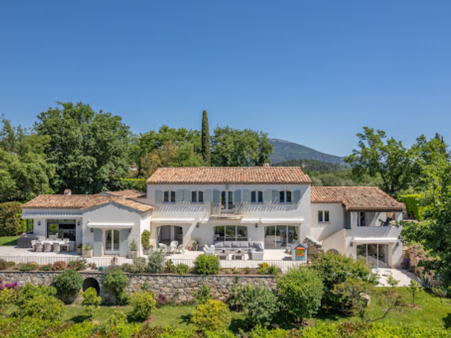 Maison à vendre - 7 pièces - 370m2 - Châteauneuf-Grasse (06740)