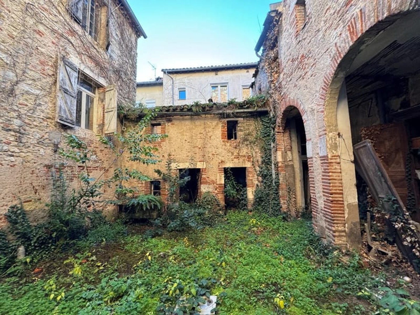 Immeuble à vendre - 28 pièces - 809m2 - Cahors (46000)