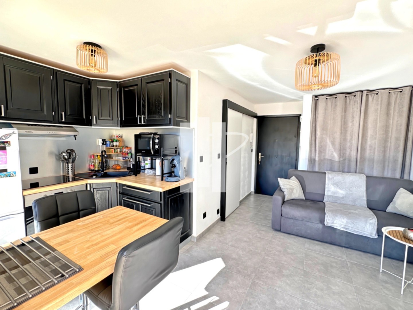 Parking / garage / box à vendre - 21m2 - Fréjus (83600)