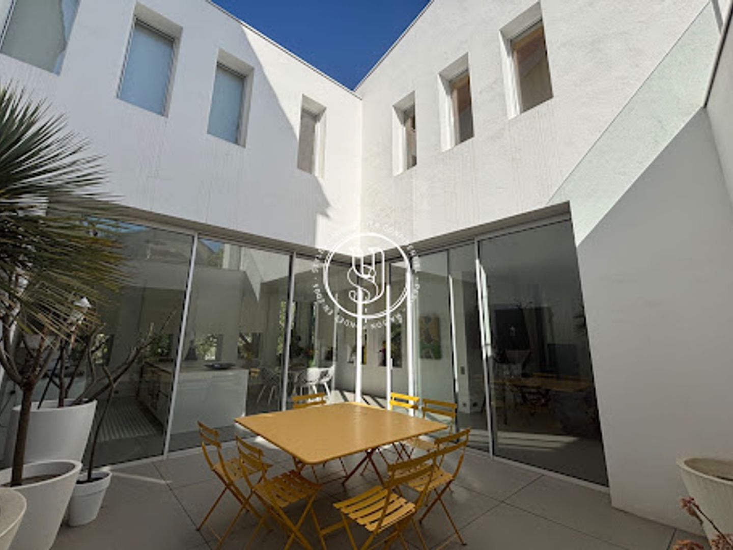 Maison à vendre - 302m2 - Nîmes (30000)