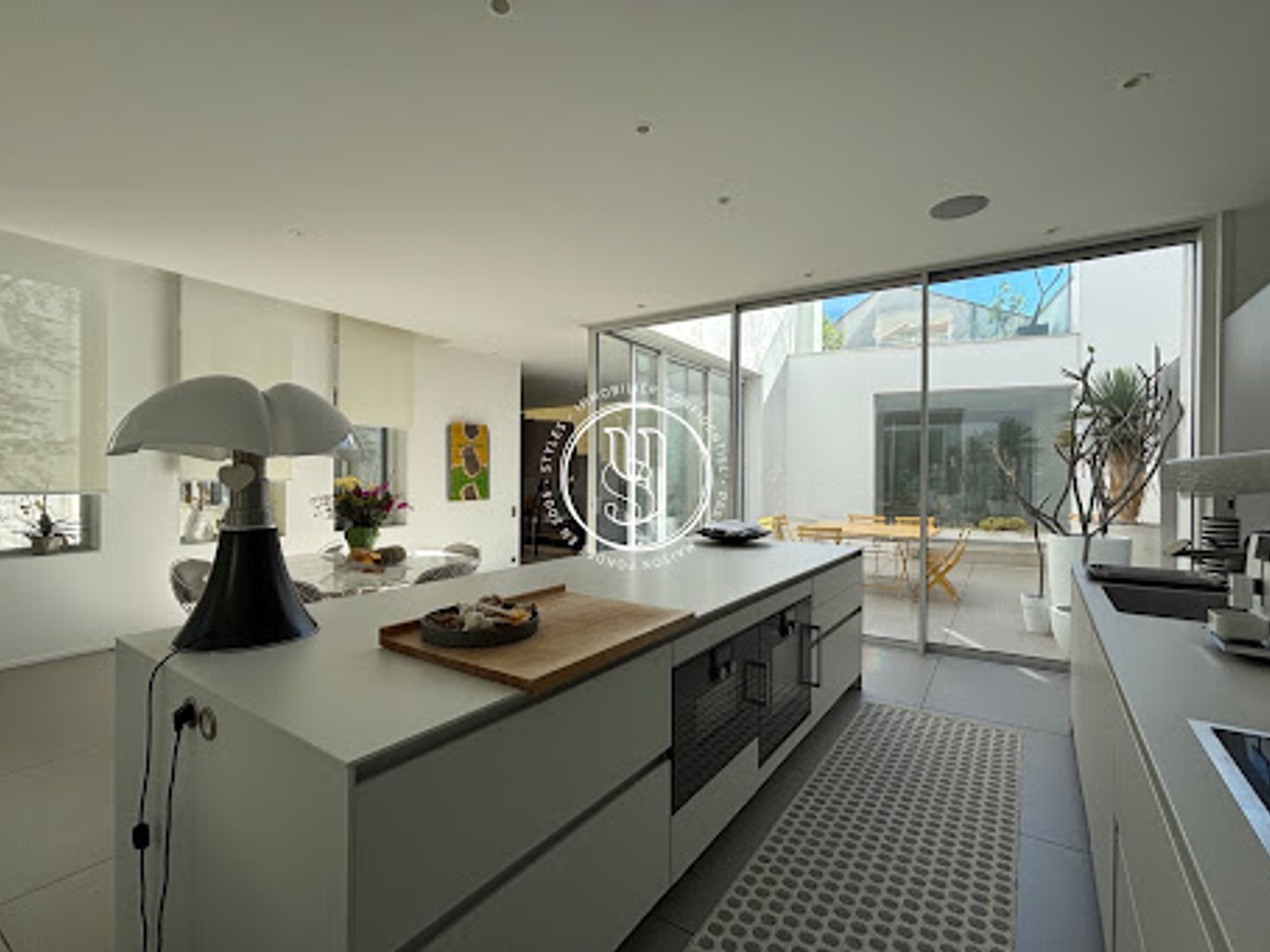 Maison à vendre - 302m2 - Nîmes (30000)