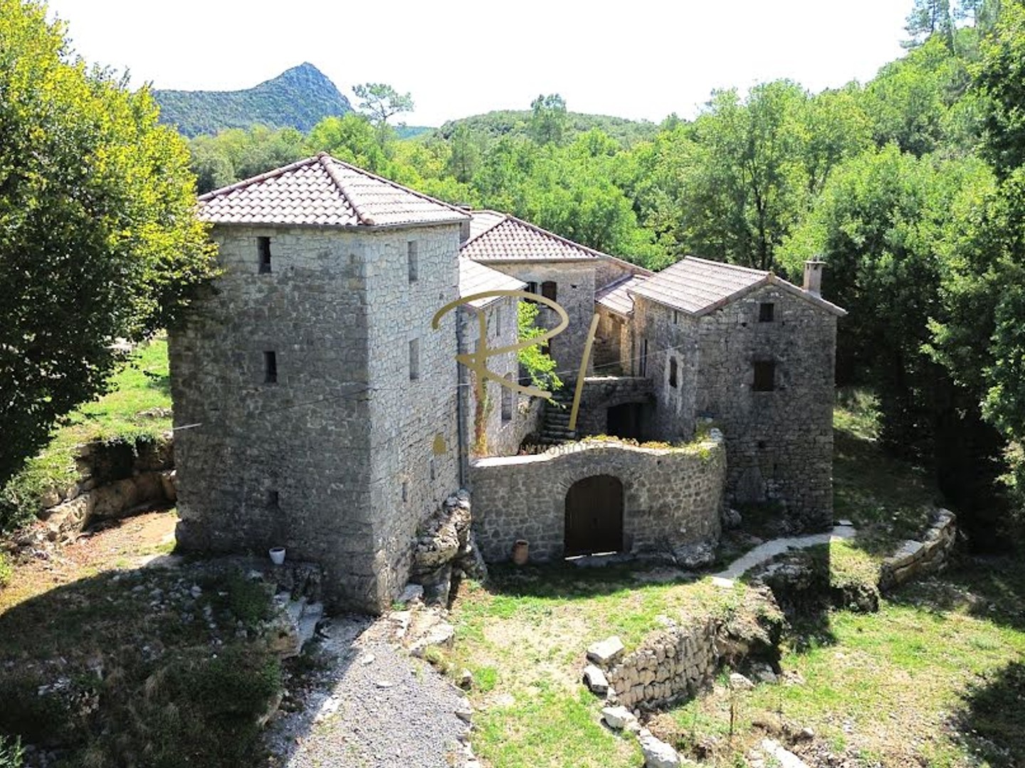 Maison 14 pièces 300 m²