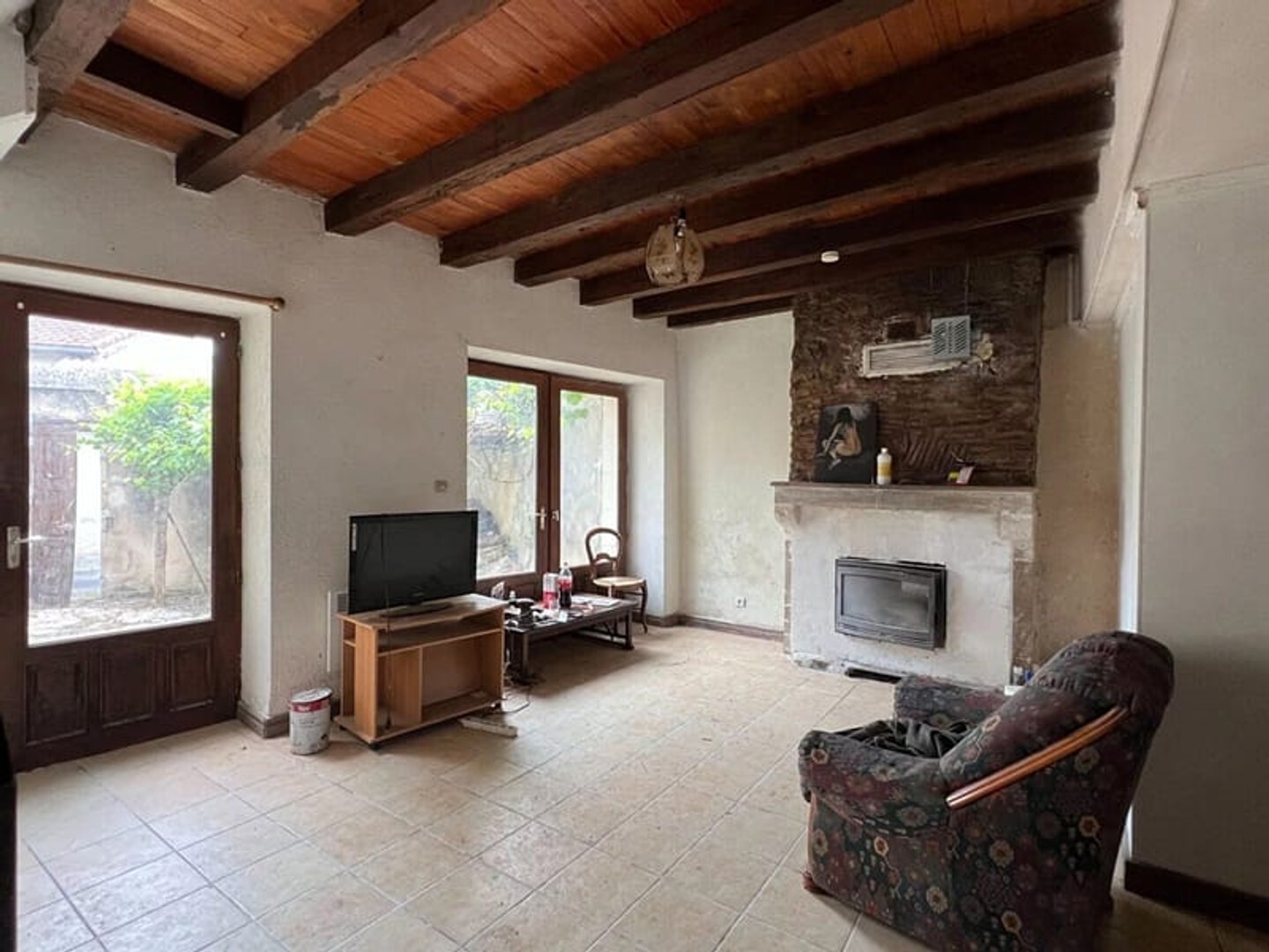 Maison à vendre - 6 pièces - 136m2 - Lussac-Les-Châteaux (86320)