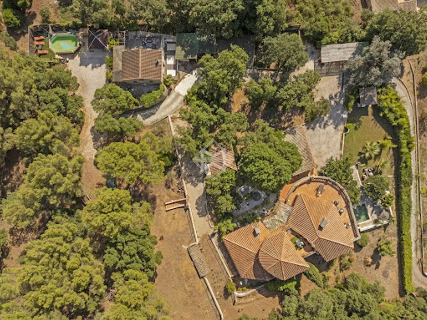 Maison à vendre - 11 pièces - 370m2 - Hyères (83400)