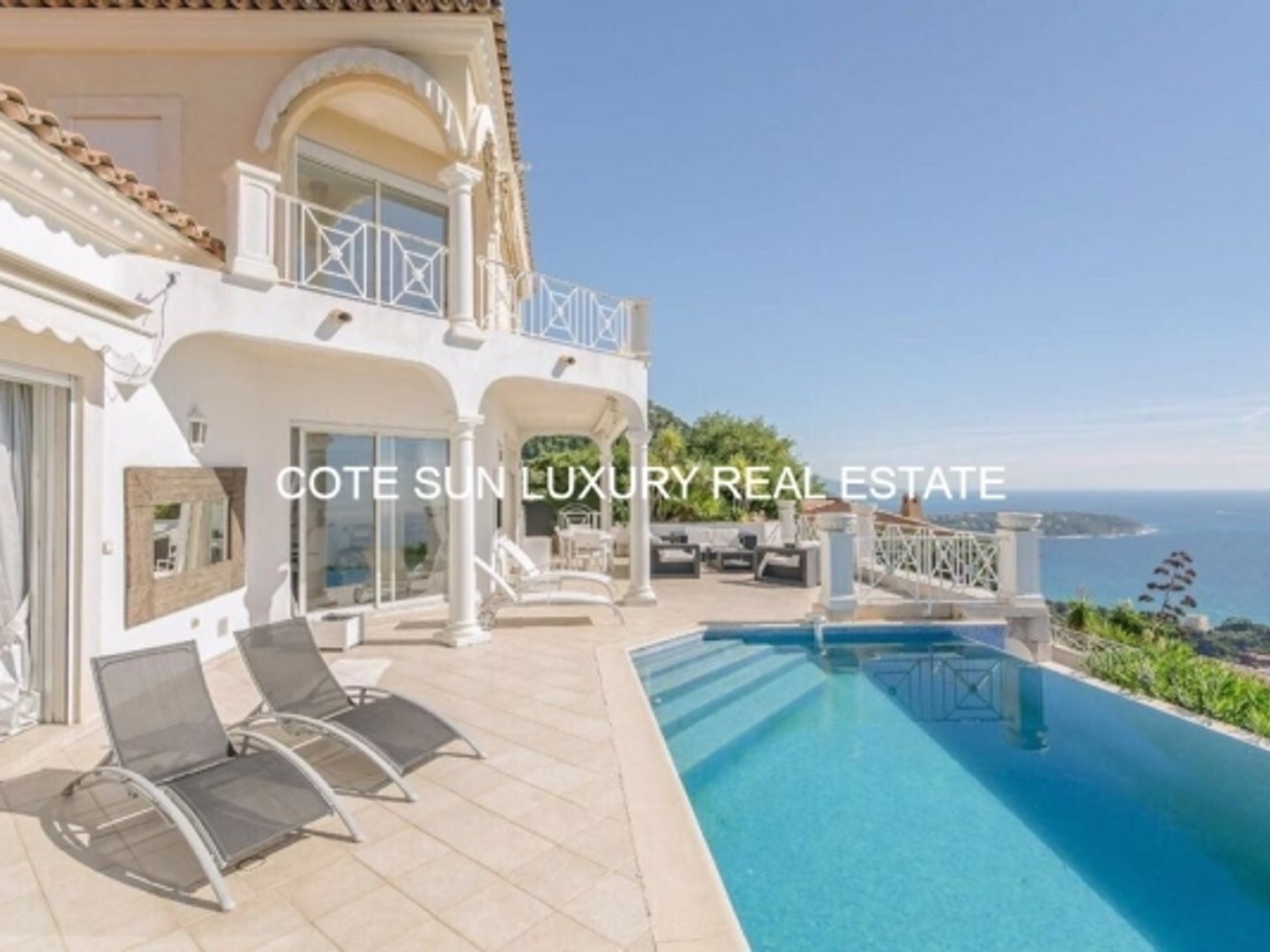 VILLA DE TRES GRAND LUXE PROCHE MONACO DANS DOMAINE PRIVE ET SECURISE