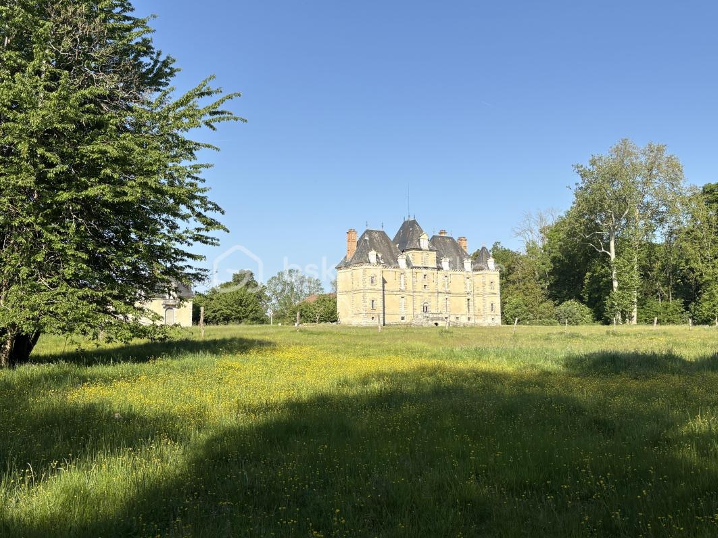 Domaine avec salons de réceptions