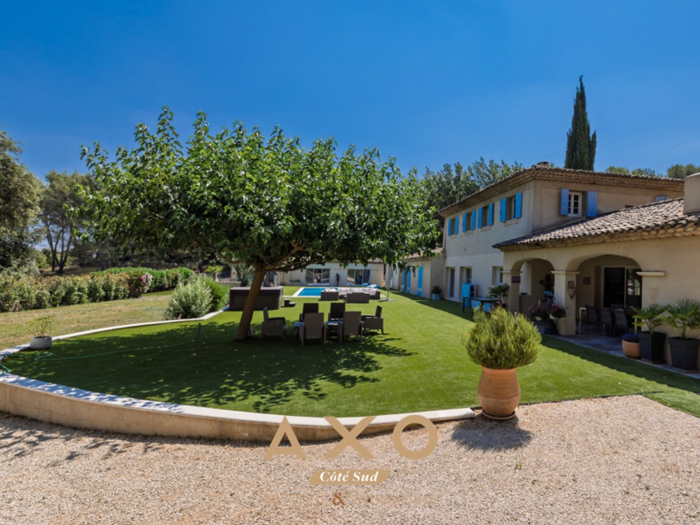Maison avec dépendances 10 pièces 360 m²