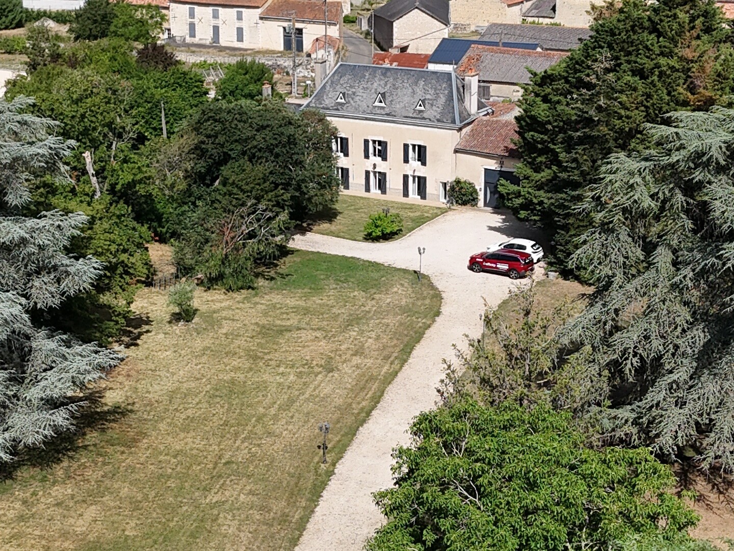 Maison à vendre - 7 pièces - 245m2 - Champigny En Roch... (86170)