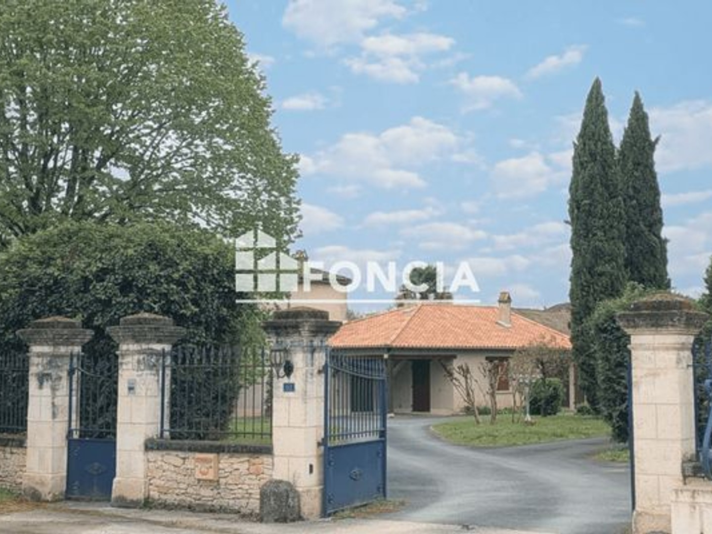 Maison à vendre - 11 pièces - 390m2 - Antonne-Et-Trigonant (24420)