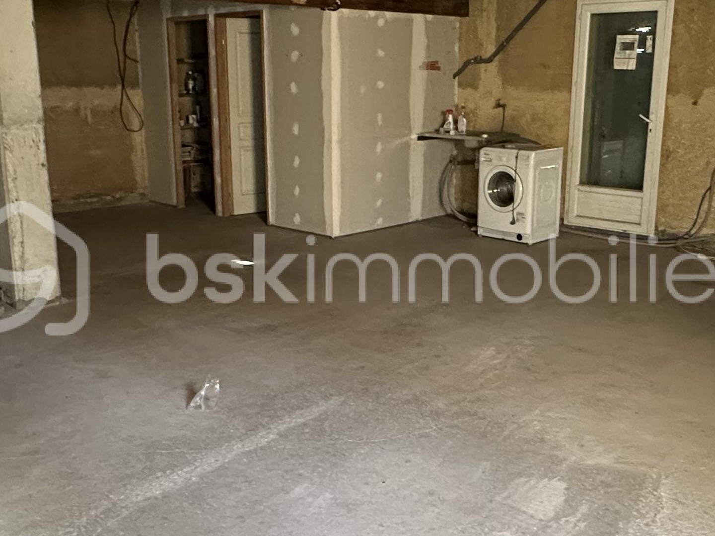 Locaux à vendre - 6 pièces - 225m2 - Montfrin (30490)