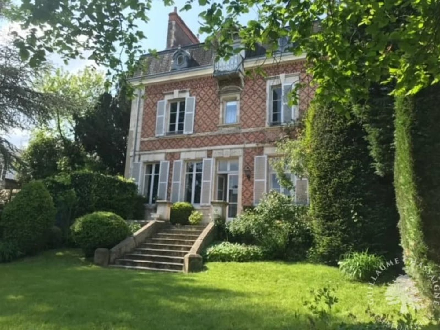 Maison 10 pièces 328 m²