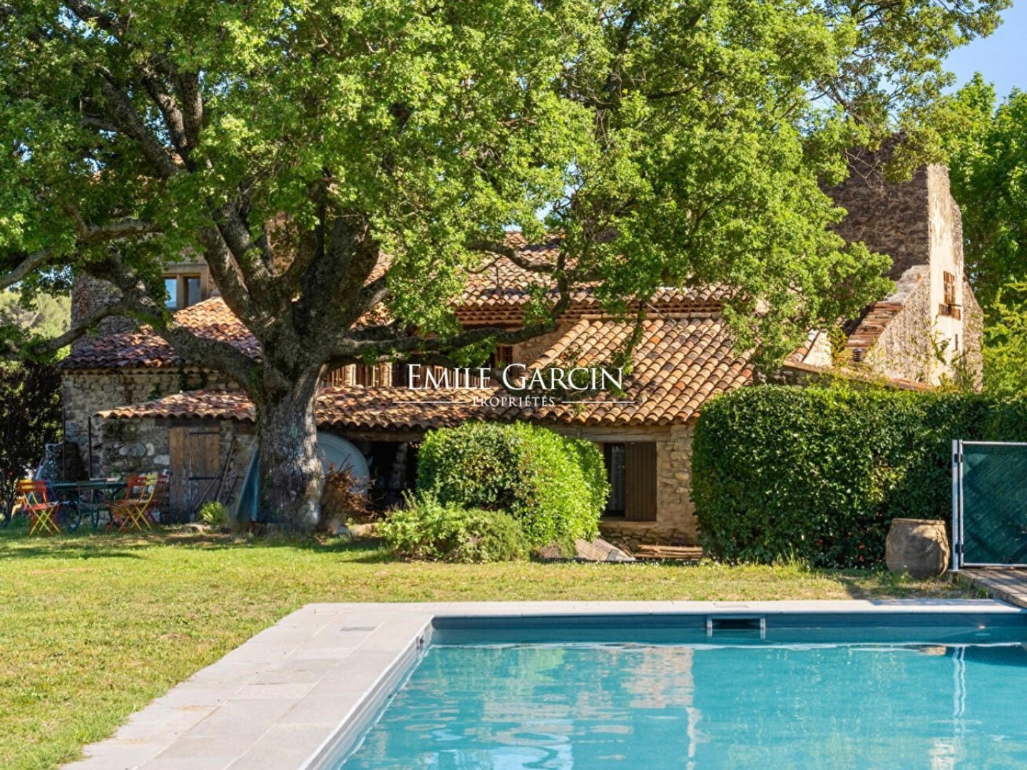 Maison à vendre - 15 pièces - 460m2 - La Tour-D'aigues (84240)