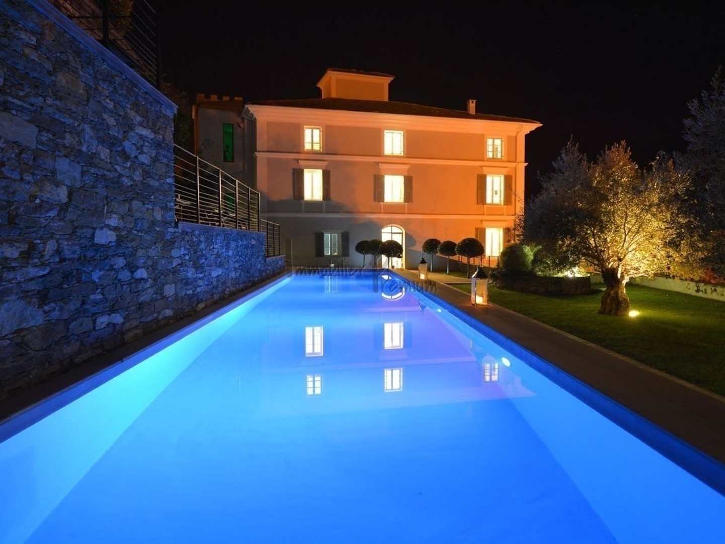 Maison à vendre - 14 pièces - 600m2 - Saint-Florent (20217)