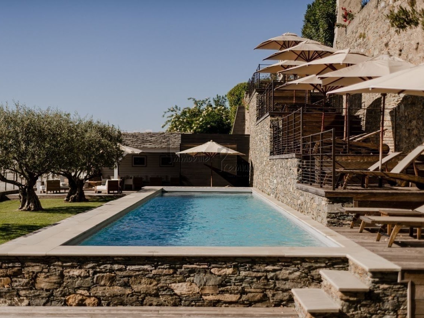 Maison à vendre - 14 pièces - 600m2 - Saint-Florent (20217)