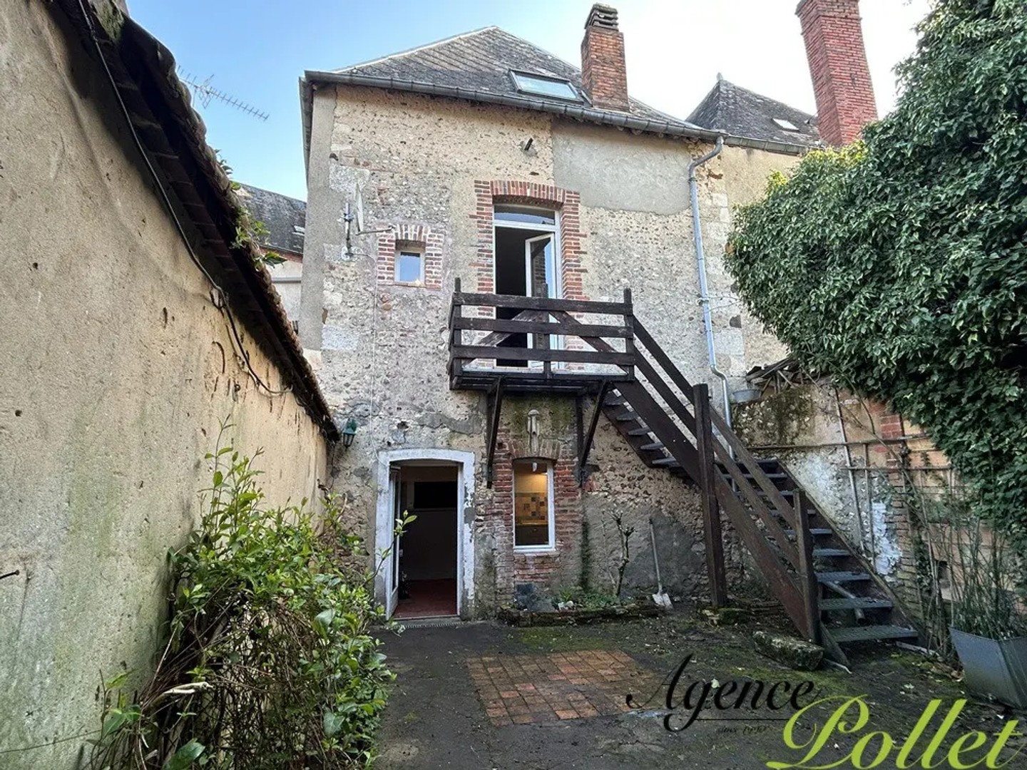 Maison à vendre - 4 pièces - 138m2 - Aubigny-Sur-Nère (18700)