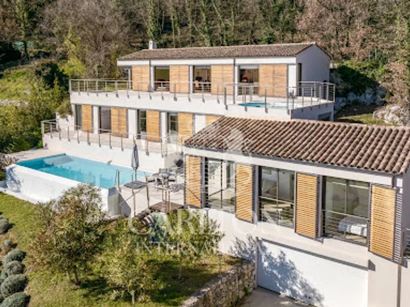Villa 9 pièces 334 m²