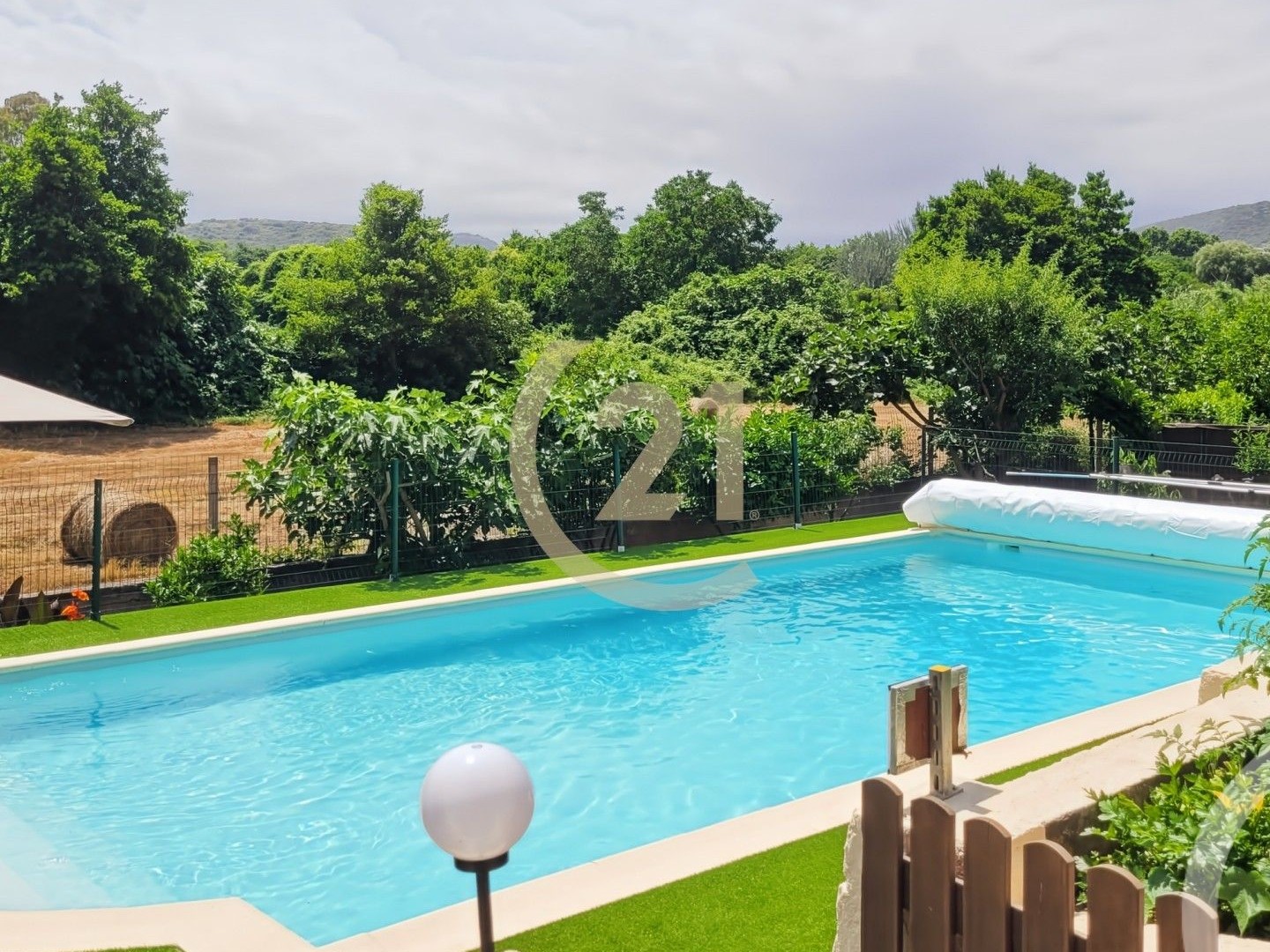 Maison à vendre - 10 pièces - 232m2 - Saint-Florent (20217)