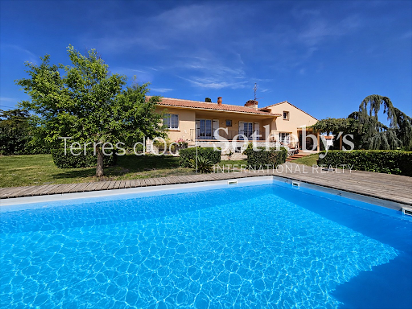 Maison 9 pièces 330 m²
