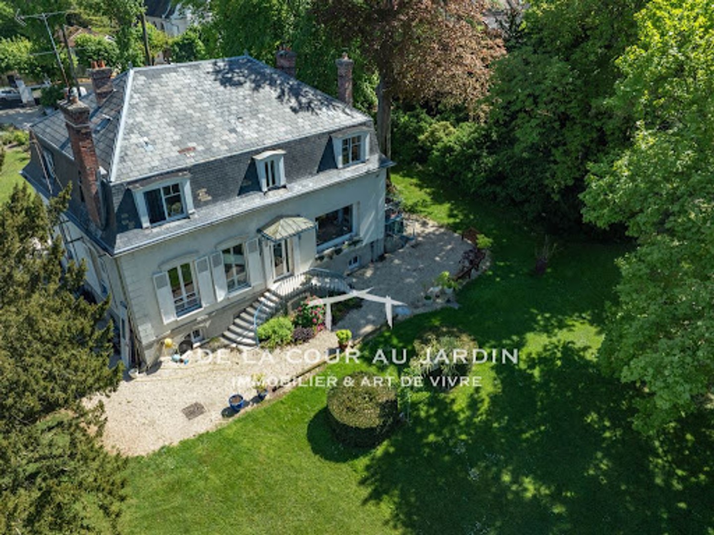 Maison 7 pièces 244 m²