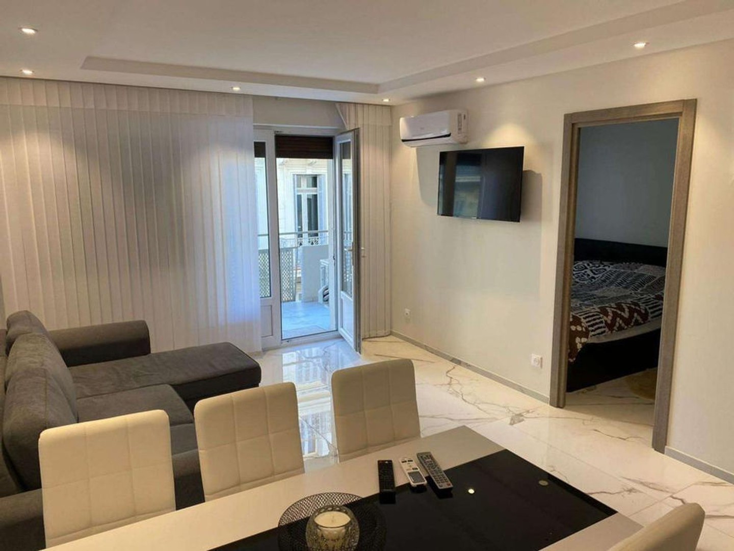 CANNES BANANE BEAU T2 REFAIT À NEUF + TERRASSE 13M2