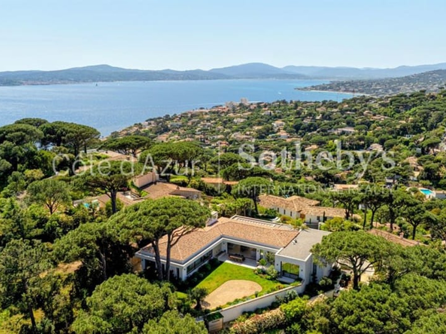 Villa contemporaine neuve avec vue mer panoramique à Sainte-Maxime Sémaphore