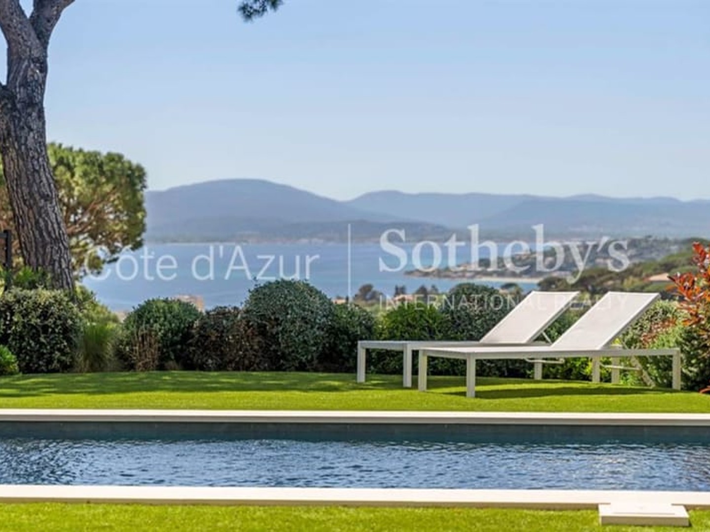 Maison à vendre - 10 pièces - 420m2 - Sainte-Maxime (83120)