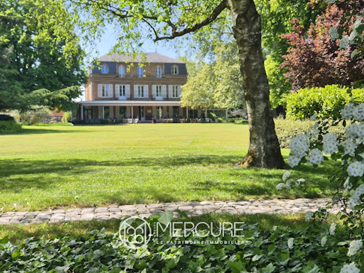 Maison à vendre - 1460m2 - Chazay-D'azergues (69380)