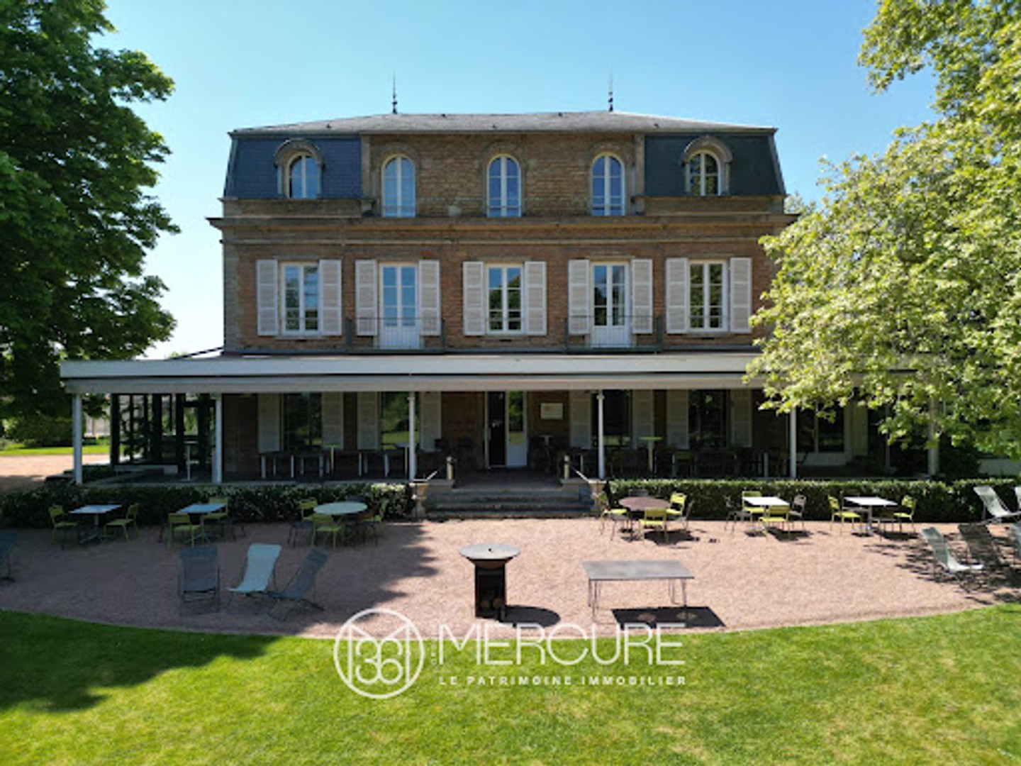 Maison à vendre - 1460m2 - Chazay-D'azergues (69380)