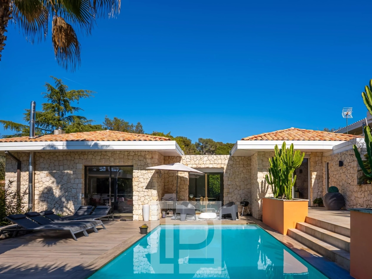 Maison à vendre - 6 pièces - 350m2 - Vallauris (06220)