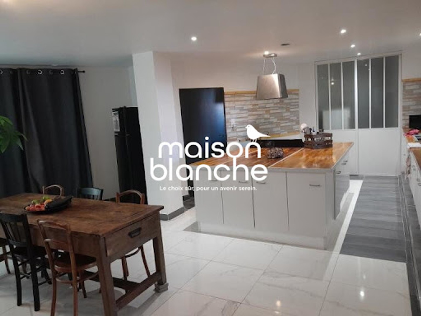 Maison à vendre - 5 pièces - 174m2 - Avrillé (85440)