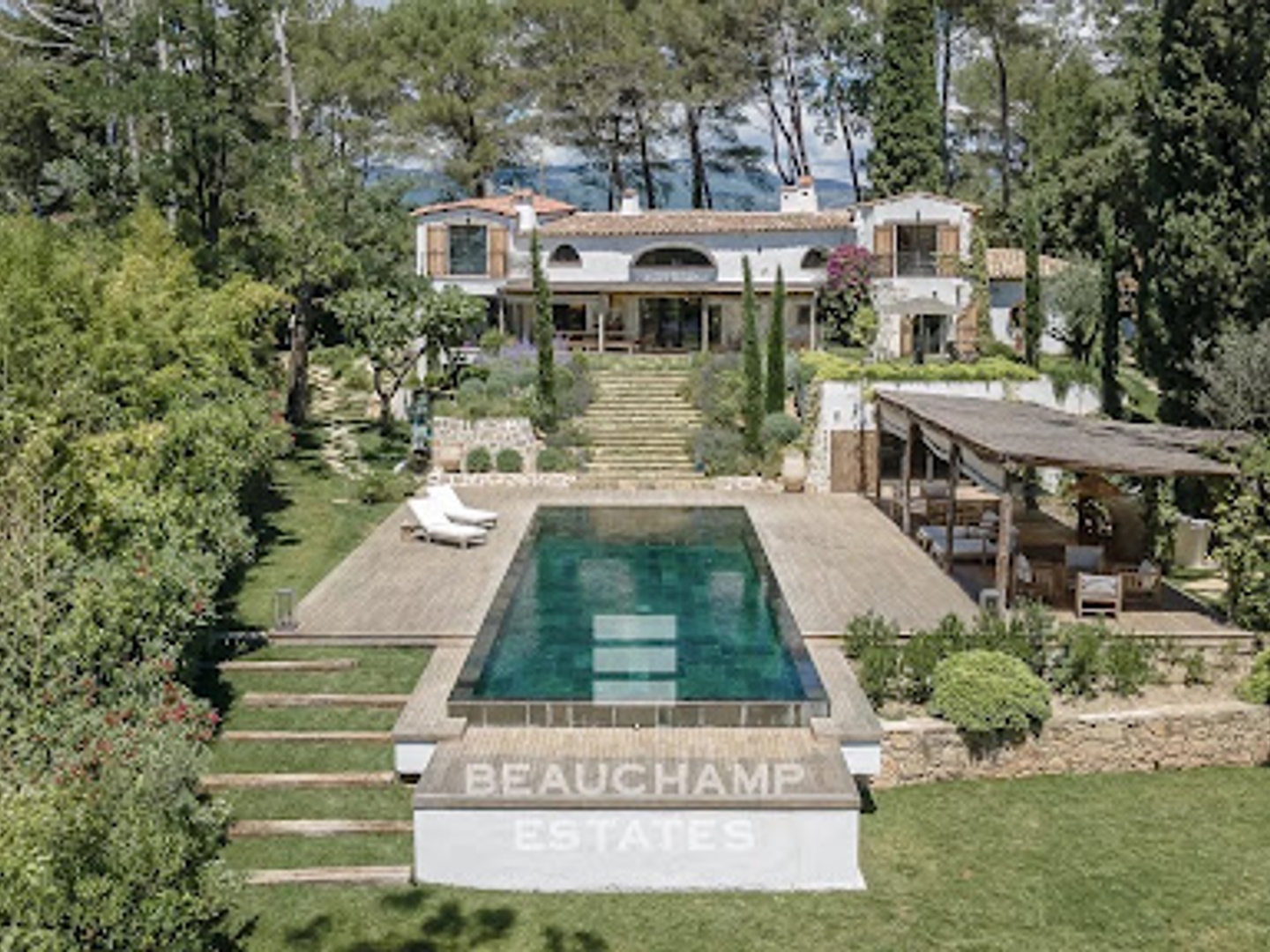 Villa 10 pièces 400 m²