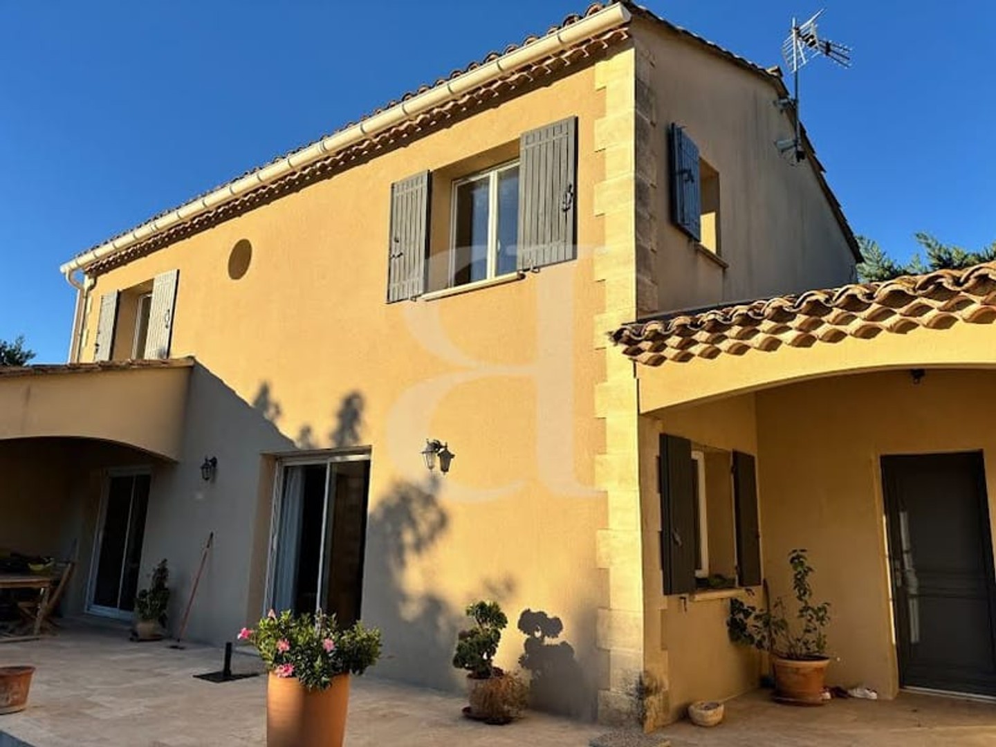Maison à vendre - 6 pièces - 250m2 - Eyragues (13630)