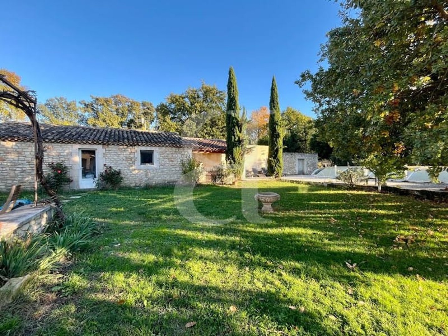 Maison à vendre - 6 pièces - 250m2 - Eyragues (13630)