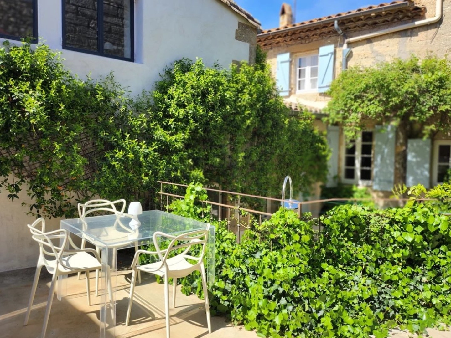 A quelques minutes d'Uzès, Maison de village en pierre