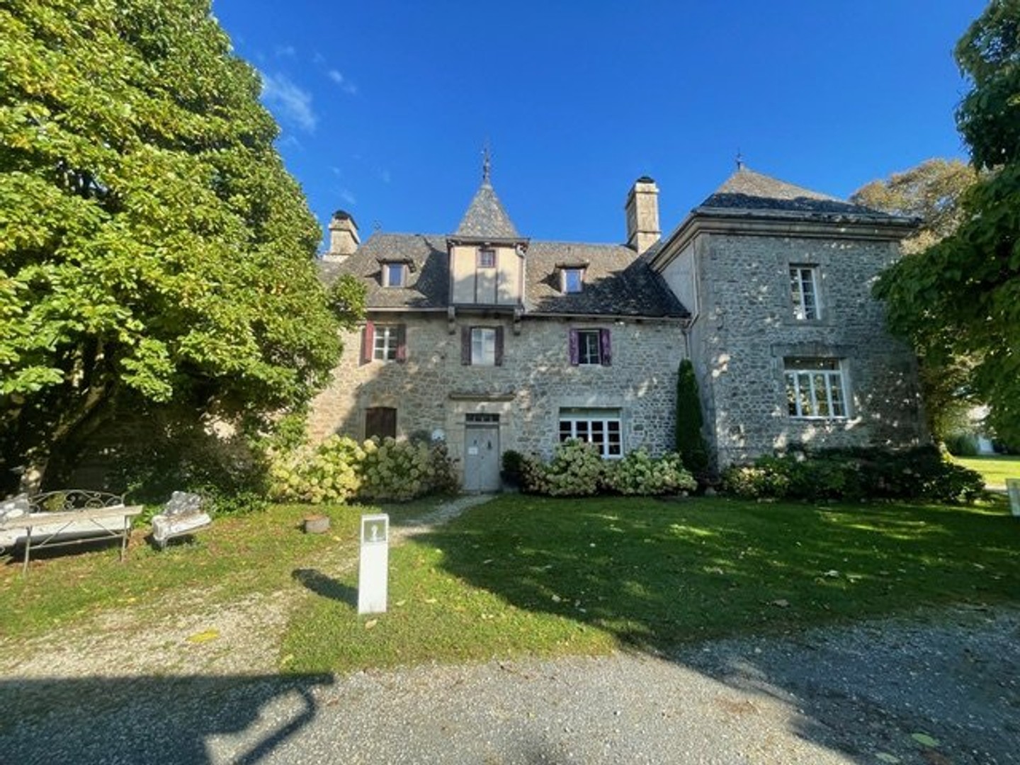 Domaine d'exception dans la vallée de la Dordogne ! Idéal pour un village de vacances ou un centre de retraites