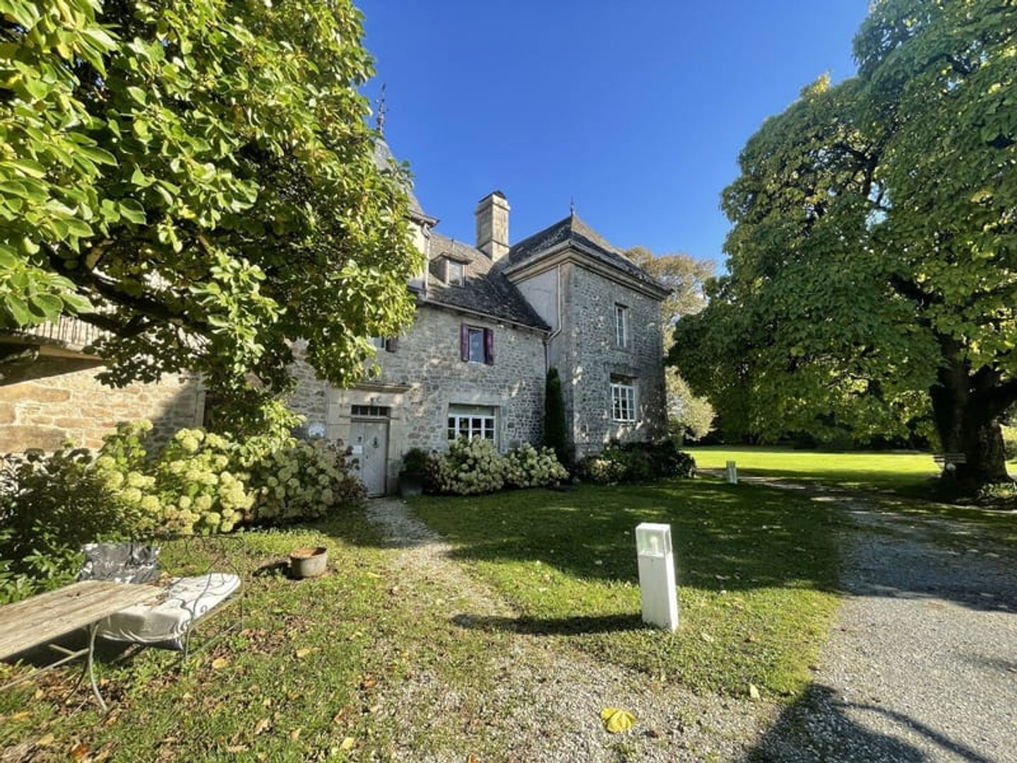 Maison à vendre - 50 pièces - 400m2 - Hautefage (19400)