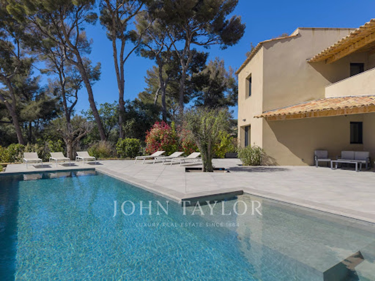 Maison à vendre - 7 pièces - 372m2 - Ollioules (83190)
