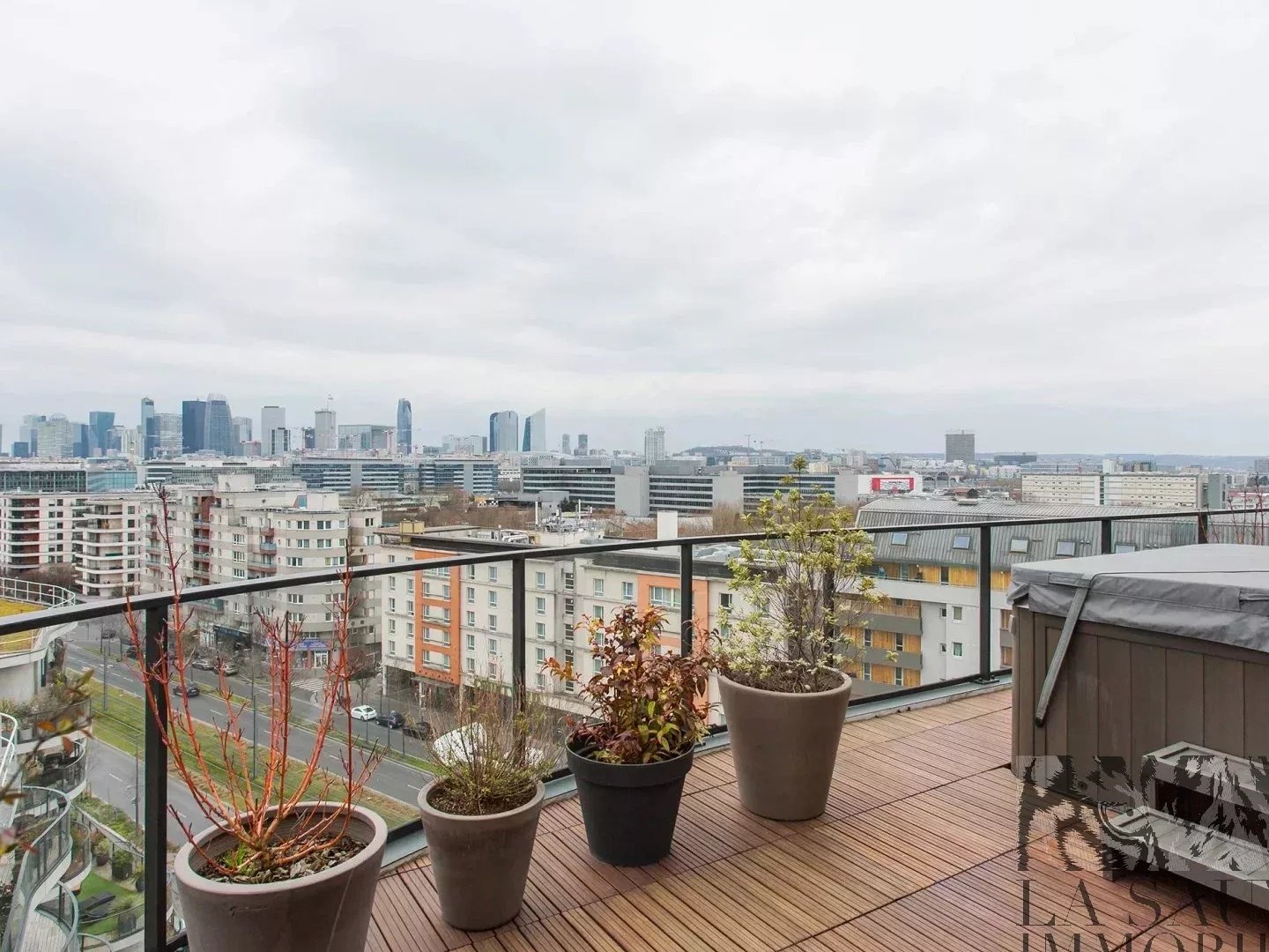 Appartement avec terrasse au dernier étage - Colombes