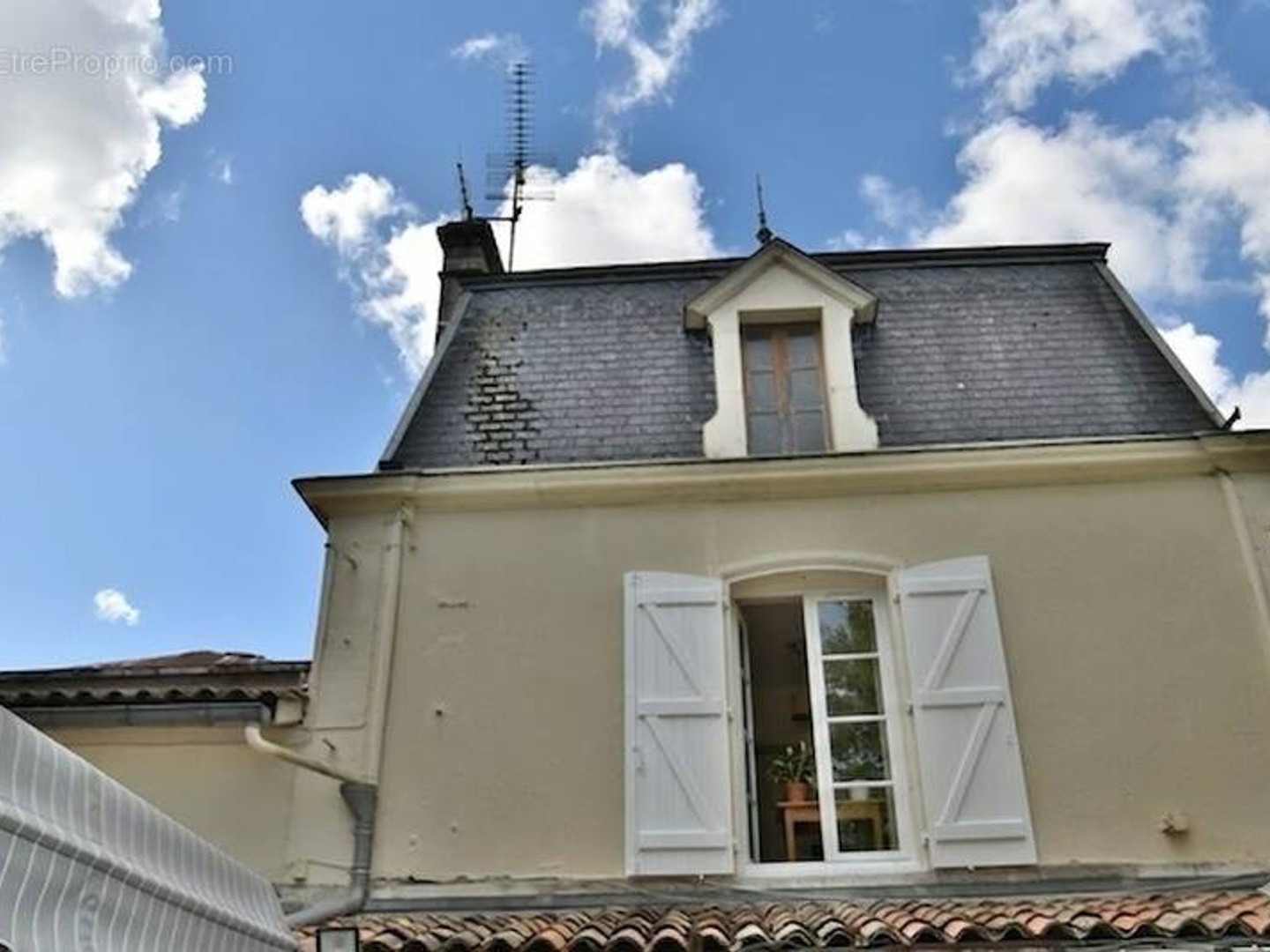 Bureaux à vendre - 7 pièces - 240m2 - Barbezieux-Saint-... (16300)