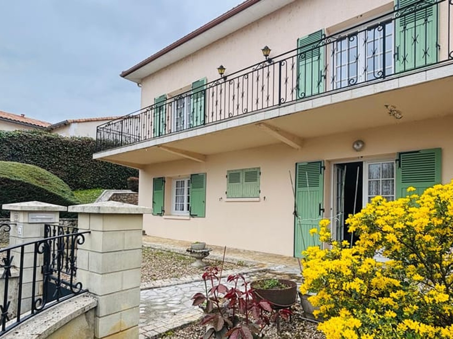 Maison à vendre - 5 pièces - 168m2 - Saint-Savin (86310)