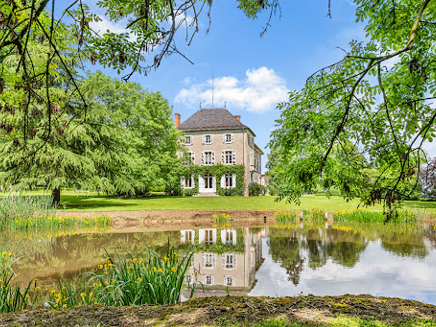 Maison à vendre - 20 pièces - 664m2 - Château (71250)