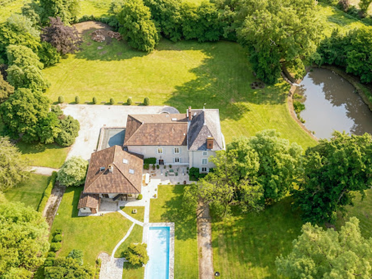 Maison à vendre - 20 pièces - 664m2 - Château (71250)